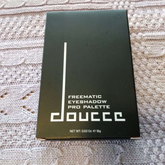 ⬇️💲⬇️ NIP Make-up Bundle 😍 - Picture 3 of 16